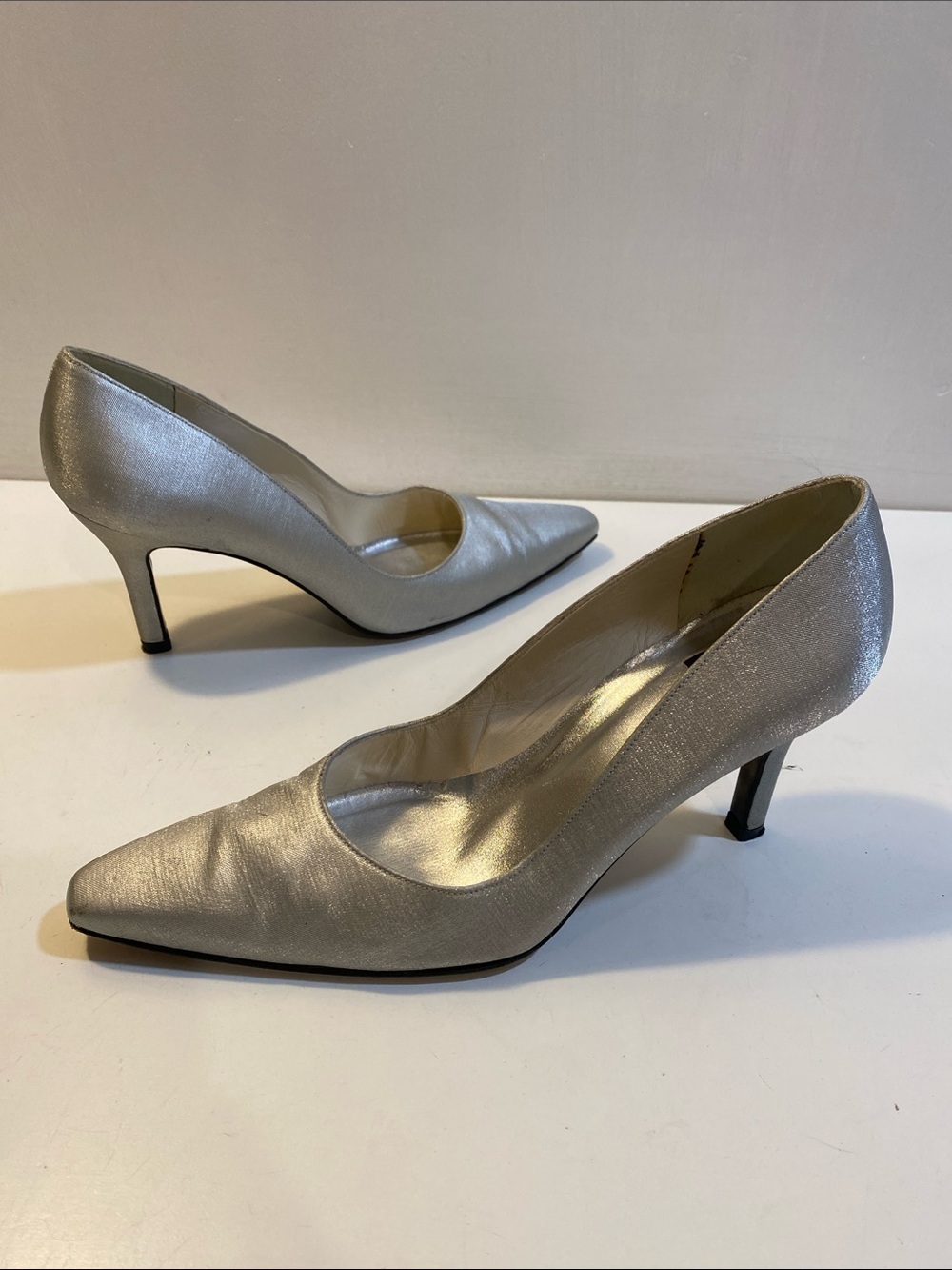 Stuart Weitzman Silver Pointed-Toe Kitten Heel Pumps Sz 7.5 B